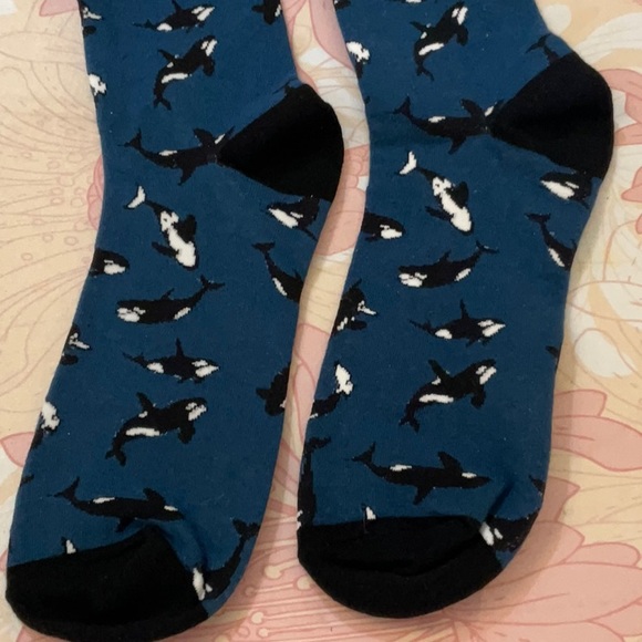 NWOT Mens novelty orca printed pattern socks - Picture 3 of 4